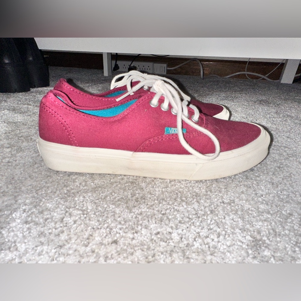 Maroon vans. Women’s size 7. Men’s 5.5. Worn once. Great condition.